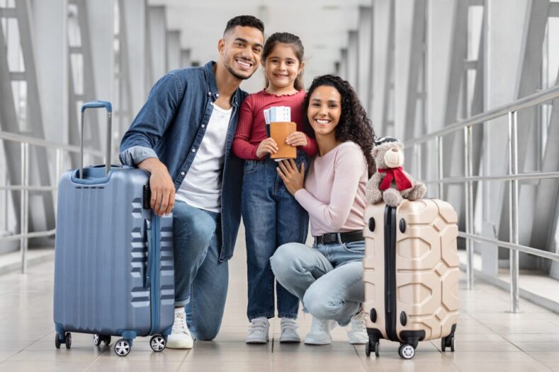 happy-family-ready-to-travel LAX Car Service - Family at airport